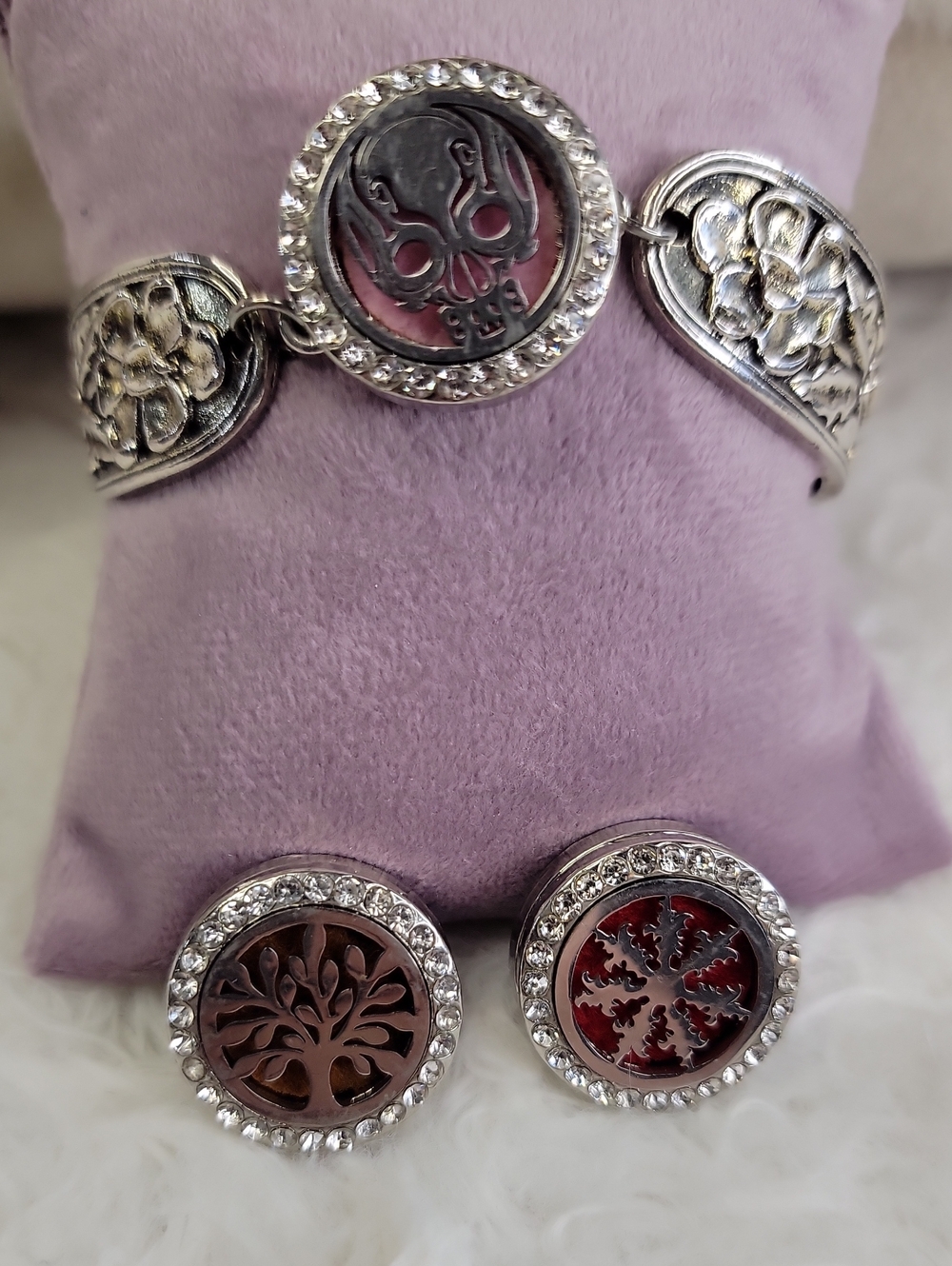 NWOT Aromatherapy Bracelet With 3 Interchangeable Charms